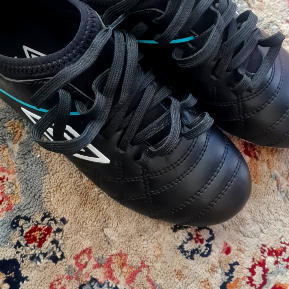 Umbro soccer cleats, 1,black,white